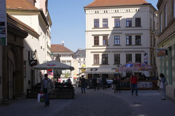 BRNO, REPÚBLICA CHECA - 30 DE ABRIL: El centro de la ciudad de Brno el 30 de abril de 2016. Brno es la segunda ciudad más grande de la República Checa — Foto de Stock