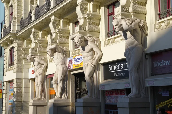 Brno, Tsjechië - 30 April: het centrum van de stad Brno op 30 April 2016. Brno is de tweede grootste stad in de Tsjechische Republiek — Stockfoto