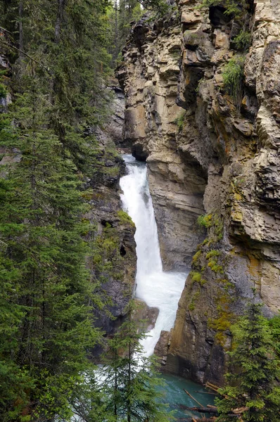 Waterfall in Johnson Canyon in Banff National Park in Alberta, Canada — Stock Photo, Image