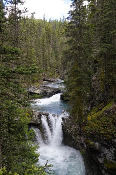Waterfall in Johnson Canyon in Banff National Park in Alberta, Canada — Stock Photo, Image