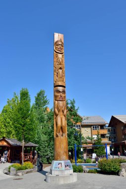 Whistler, BRITISH COLUMBIA, CANADA, 30 Mayıs 2019: Kanada 'nın Vancouver' ın yaklaşık 125 kilometre kuzeyinde yer alan Whistler - Kanada tatil köyünde 2010 Kış Olimpiyatlarının yapılacağı yer