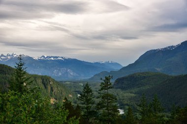 British Columbia 'daki Sahil Dağları. Kanada