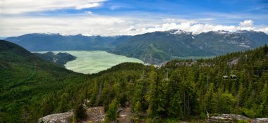 British Columbia 'daki Sahil Dağları. Kanada