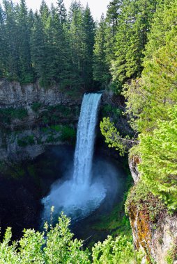 Whistler, British Columbia, Kanada yakınlarındaki muhteşem Brandywine Falls.