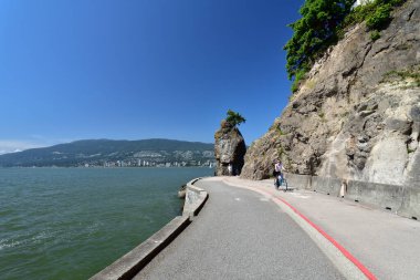 VANCOUVER, BRITISH COLUMBIA, CANADA, 31 Mayıs 2019: Siwash Rock, Vancouver 'da ünlü bir kaya.