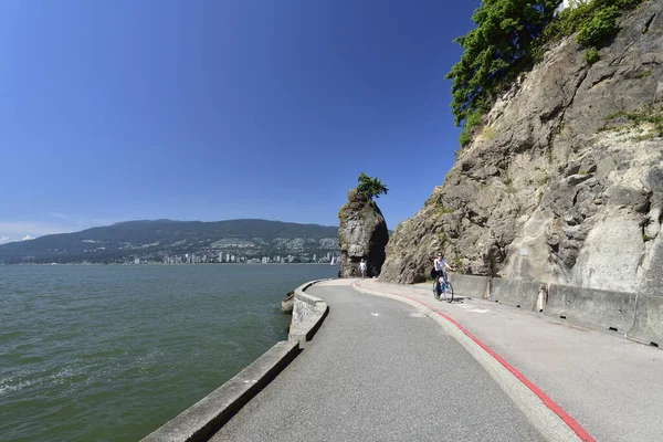 VANCOUVER, BRITISH COLUMBIA, CANADA, 31 Mayıs 2019: Siwash Rock, Vancouver 'da ünlü bir kaya.