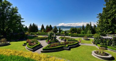 VANCOUVER, BC, CANADA, HAZİRAN 03, 2019: Vancouver 'daki British Columbia Üniversitesi kampüsündeki Gül Bahçesi