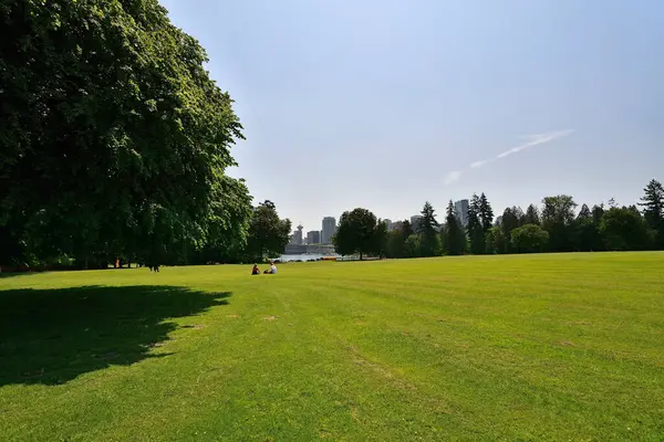 Vancouver Columbia British Canada Maio 2019 Pessoas Sentadas Stanley Park — Fotografia de Stock