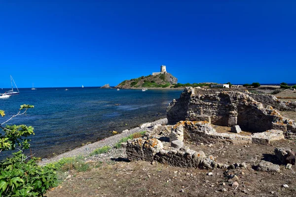 在撒丁岛Nora镇附近发现的带有一座古塔的挖掘工作 — 图库照片