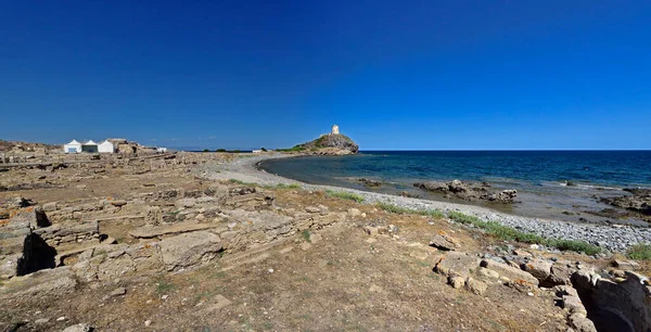 Sardunya Adasındaki Nora Kasabasının Arka Planında Eski Bir Kuleyle Yapılan — Stok fotoğraf