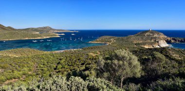 Torre di Porto Giunco Kulesi ve Villasimius yakınlarındaki Simius Sahili, Sardunya, İtalya.