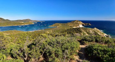 Torre di Porto Giunco Kulesi ve Villasimius yakınlarındaki Simius Sahili, Sardunya, İtalya.
