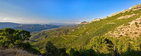 Panorama Montano Panoramico Con Cielo Azzurro Sulle Catene Montuose Sardegna — Foto Stock