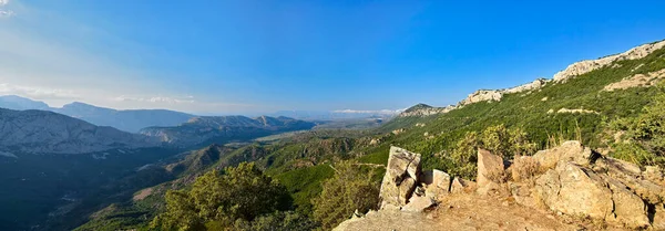 Panorama Montano Panoramico Con Cielo Azzurro Sulle Catene Montuose Sardegna — Foto Stock