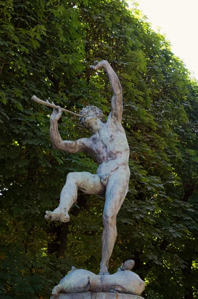 Tanzender Faun. Jardin du Luxembourg in Paris, Frankreich — Stockfoto