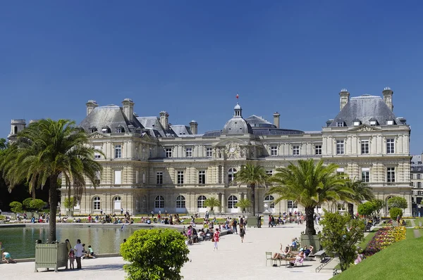 Palacio de Luxemburgo en París — Foto de Stock