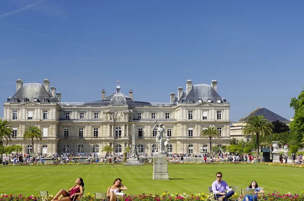 Palacio de Luxemburgo en París — Foto de Stock