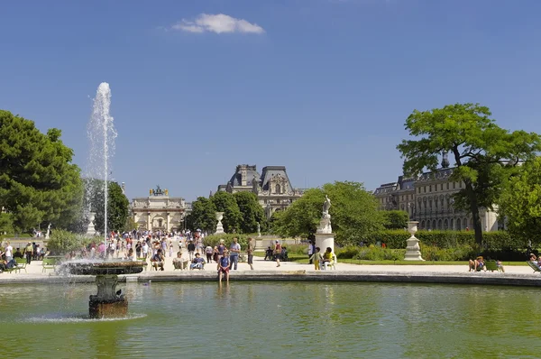 Ogród słynnego tuileries (jardin des tuileries) — Zdjęcie stockowe