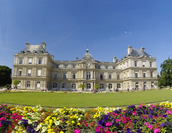 Pałac luksemburski jest oficjalną rezydencją prezydenta Senatu, Paryż — Zdjęcie stockowe