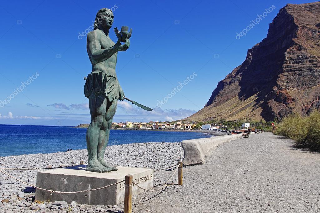 Isla de La Gomera. Estatua de Hautacuperche en Valle Gran Rey, Canarias