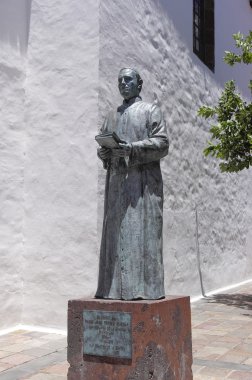 Jose Torres Padilla, San Sebastian de Gom onuruna heykeli