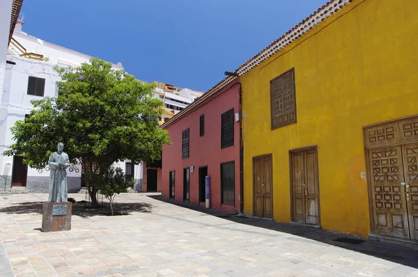 La estatua en honor de José Torres Padilla, San Sebastián de Gom — Foto de Stock