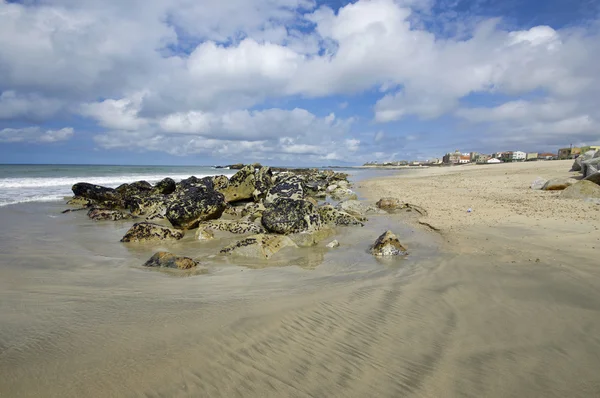 Duna e praia no norte de Portugal nas imediações da cidade de Esposende . — Fotografia de Stock