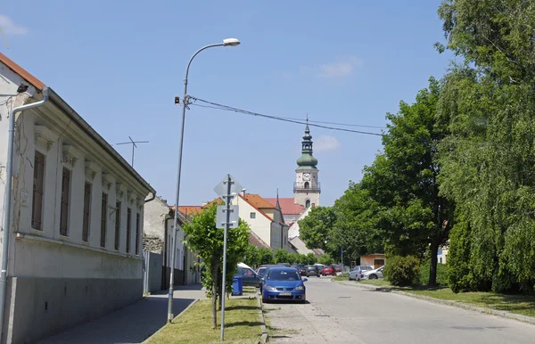 Modra, Słowacja - 6 czerwca: Kościół w starym mieście winorośli słowacki Modra na 6 czerwca 2015 r. Modra leżącego u podnóża Małych Karpat. Słowacja — Zdjęcie stockowe