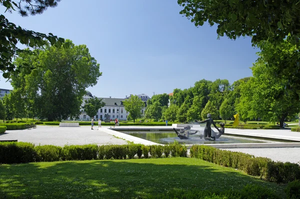 BRATISLAVA, SLOVAKIA - JUNE 6: The Garden of Bratislava-Presidential Palace on June 6, 2015 in Bratislava, Slovakia — Stock Photo, Image
