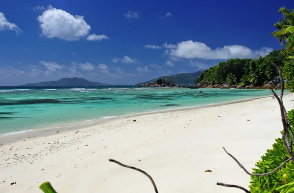 Spiaggia di Anse La Blague sull'isola di Praslin, Seychelles . — Foto Stock