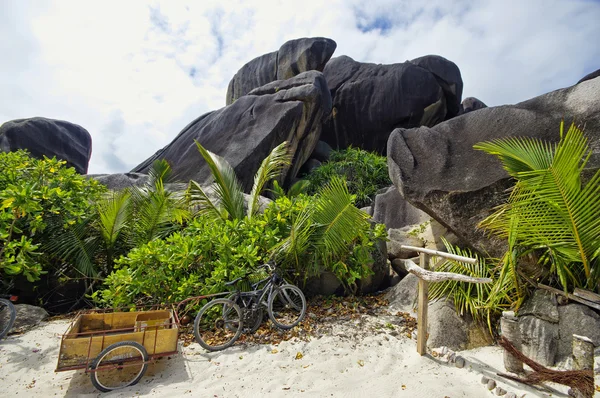 Anse source Himalaia pláž, la digue island, seyshelles — Stock fotografie