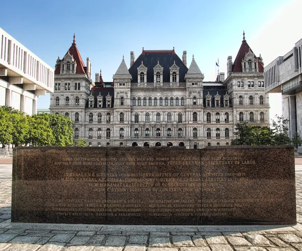 Pamiątkowy kamień przed New York State Capitol building — Zdjęcie stockowe