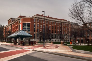Syracuse, New York 'ta üniversite Syracuse Üniversitesi kampüsündeki Slocum Hall' a bakıyor.