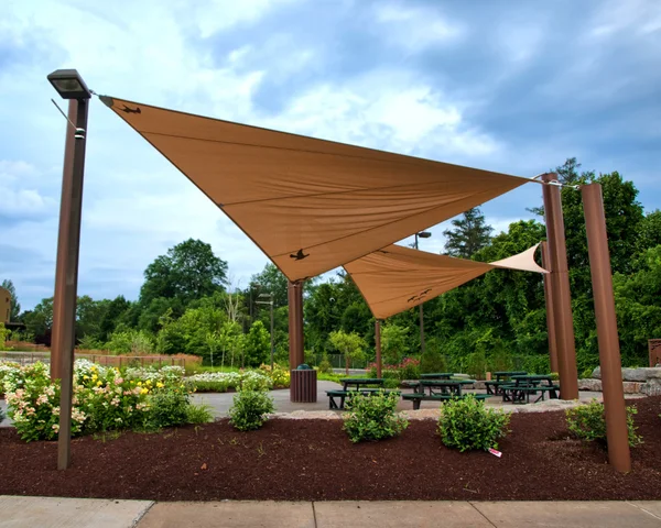 Büyük dekoratif tenteler