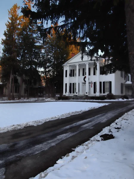 Casa en invierno — Foto de Stock