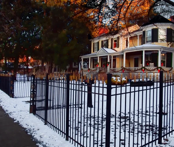 Beautiful home in winter — Stock Photo, Image