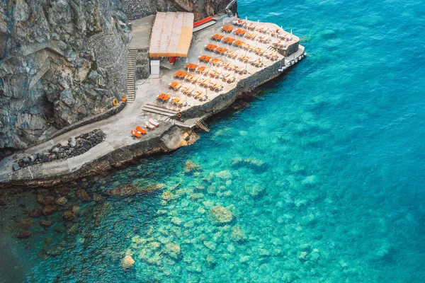 이탈리아의 아말피 해안에 공중에서 내려다보고 아말피 해안은 유럽에서 인기있는 목적지이다 — 스톡 사진