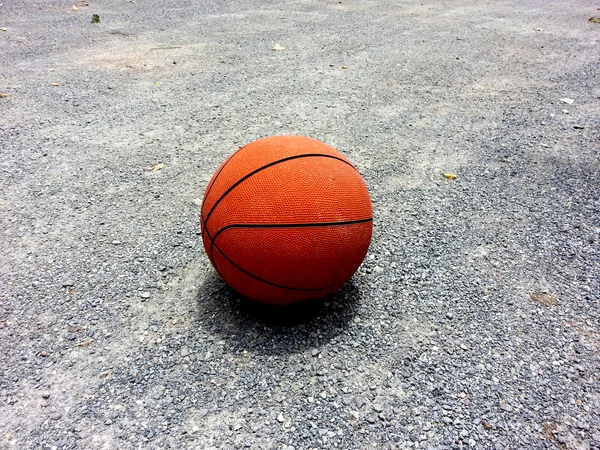 Bir taş zemine basketbolda