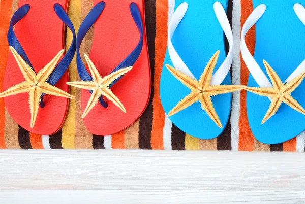 Flip flops and starfish laying. — Stock Photo, Image