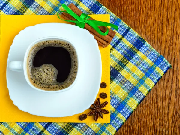 Cup of coffee cinnamon and star anise. — Stock Photo, Image