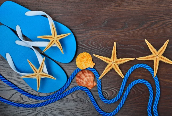 Flip-flops, starfish and seashells. — Stock Photo, Image