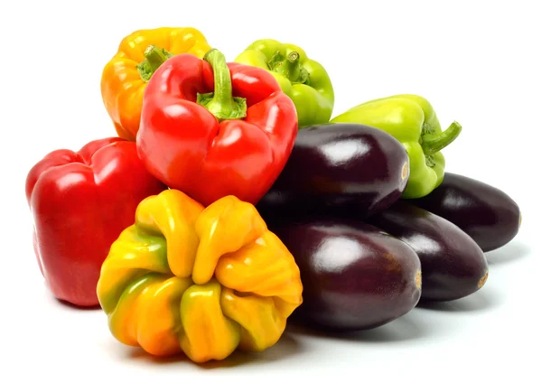 Sweet peppers and aubergines — Stock Photo, Image