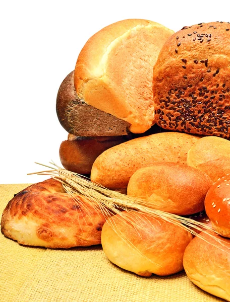 Frisches Brot und Weizen — Stockfoto