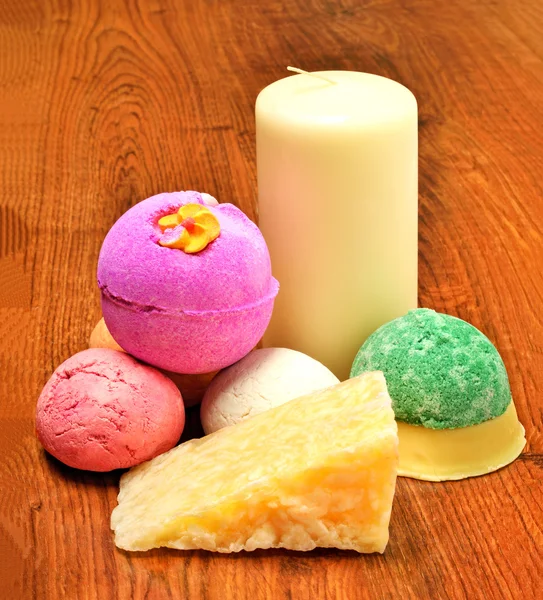 Candle, soap, bath bombs on the wood — Stock Photo, Image