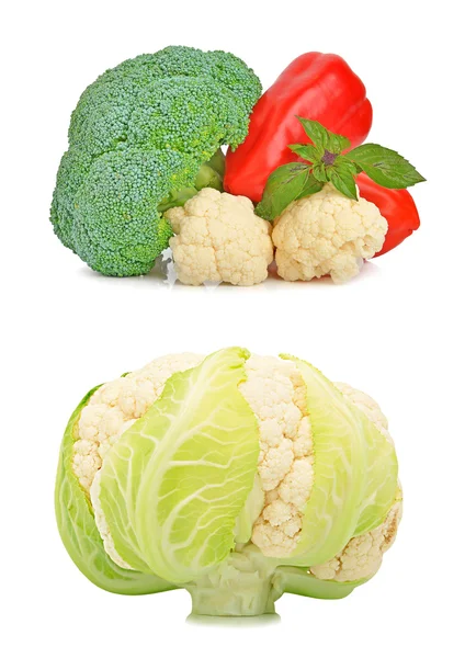 Broccoli, cavolfiore, peperoncino e basilico isolati — Foto Stock