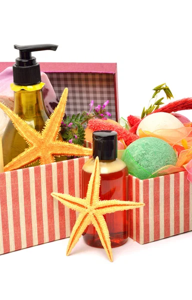 Shampoo, gel bottles, bath bomnbs with starfishes in gift boxes — Stock Photo, Image