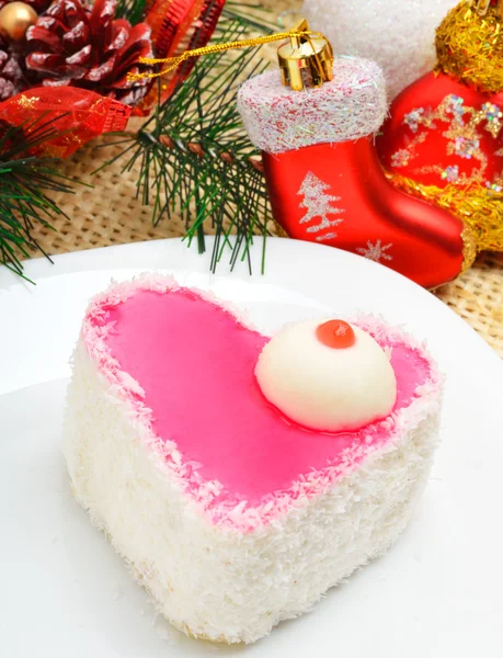 Christmas delicious heart shaped cake with coconut chips on chri — Stock Photo, Image