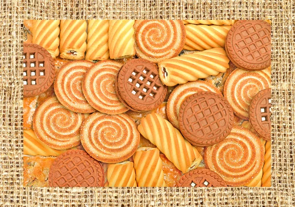 Bolinhos, sopros e biscoitos cobertos de chocolate e moagem — Fotografia de Stock