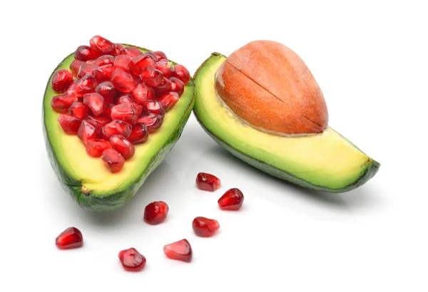 Rijp gepelde avocado met granaatappel zaden — Stockfoto