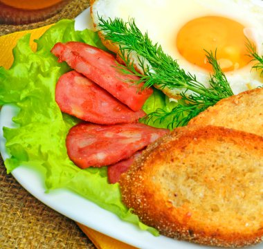 İngiliz kahvaltısı, tost, ile pastırma, jambon ve pişmiş yumurta